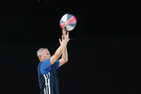 63岁“投篮高手”王利智和他的世界纪录图片