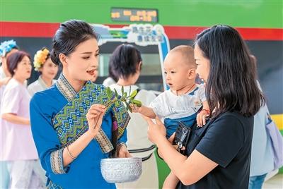 中老铁路跨境游持续升温