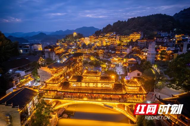 文旅出海“圈粉”全球游客 芙蓉镇的蝶变之路