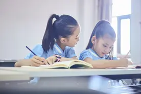 超60%学生在假期结束时感到焦虑！医生：利用“黄金一周”助孩子适应新学期图片