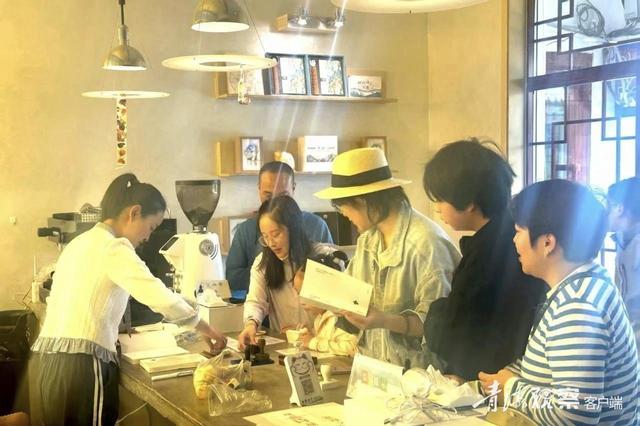 德令哈：海子诗歌陈列馆成文旅新热点 日均接待游客1600人次