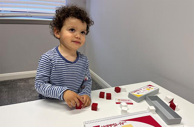 2岁半英国男童成为门萨俱乐部史上最年轻男性会员