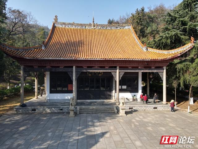 岁暖时刻｜风拂岩壁，也拂过忠魂——赫石坡的 “火”，该照进历史深处