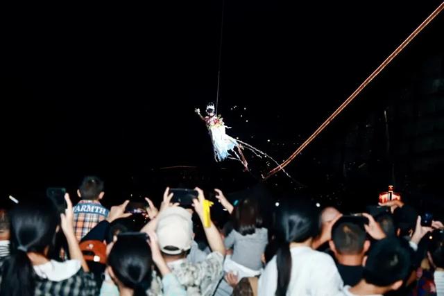 太夸张！在成都过中秋，场面这么震撼