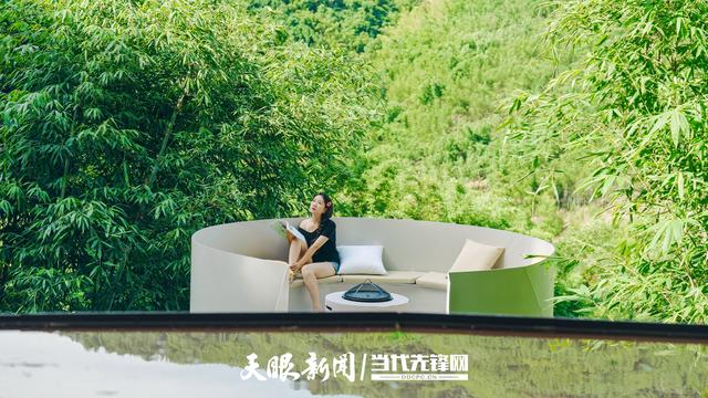素日青禾：丹霞岩穴中，枕瀑而居的野奢秘境