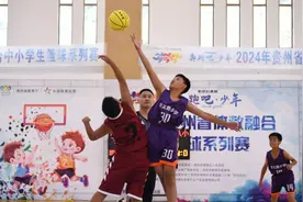 贵阳：篮球少年激情赛场图片