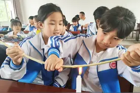 湖南沅陵：制作“纸龙舟”感受传统龙舟文化图片