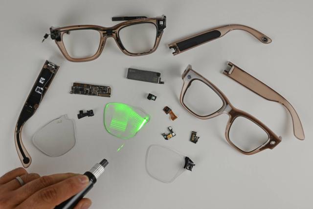 Meta Ray-Ban Display智能眼镜拆解：AR技术领先，可维修性存短板