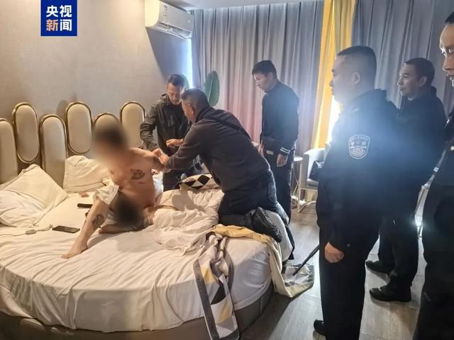 他承认了，都是演的！网友怒了：必须严惩！