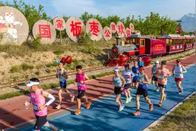 2024稷山马拉松赛鸣枪开跑图片