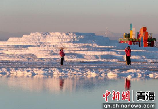 青海察尔汗盐湖变身“网红”景区 工业游发掘新动能