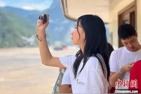 海外华裔青少年走进三峡 感受震撼与浪漫图片