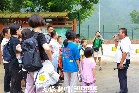 指尖触摸五亿年时光！剑河“金钉子”点燃研学热