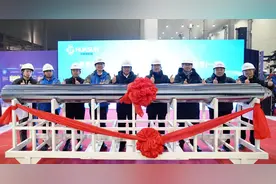 华晟20GW异质结专用单晶硅材料智慧工厂首根硅棒下线图片