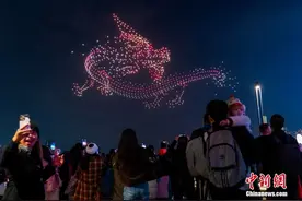 “缤纷香港”无人机灯光秀扮靓维港夜空图片
