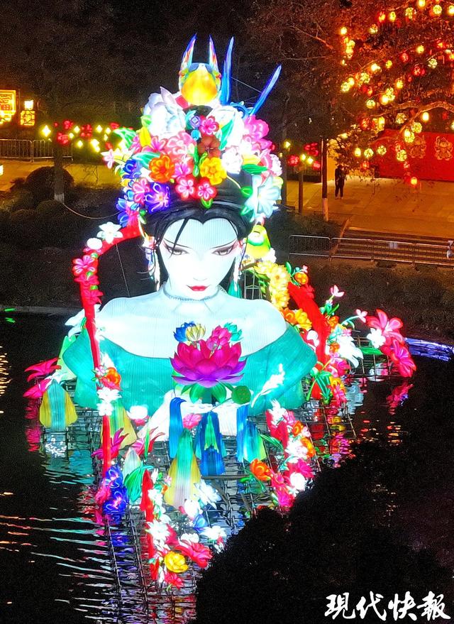 “东风夜放花千树”具象化了，一眼千年的浪漫正在南京上演