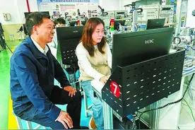 作为一名技师学院老师，他帮助730名学生实习、就业！图片