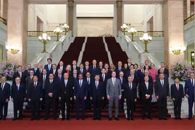 重磅会见举行，在人民大会堂发言的7人是谁？图片
