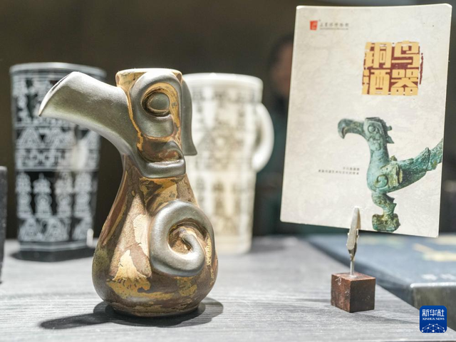 新时代中国调研行之文化中华｜文物的“新展厅”：三星堆文创潮玩的出圈密码