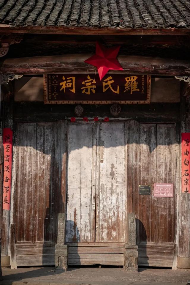 装点此关山，今朝更好看