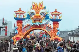 西安城墙新春灯会近20组璀璨花灯吸引游客纷至沓来图片