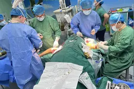 胳膊高位断离，广州医生多学科协作为他“保命保肢保功能”图片