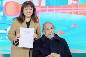 百岁曹鹏现身赠总谱，东艺发布2024/25春夏演出季图片
