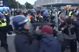 英国多地爆发13年来最大规模的骚乱，有留学生经历惊魂一夜，中国驻英使领馆发布安全提醒图片