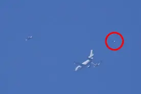 拜登专机旁被拍到不明飞行物，UFO调查员：可能是气球图片