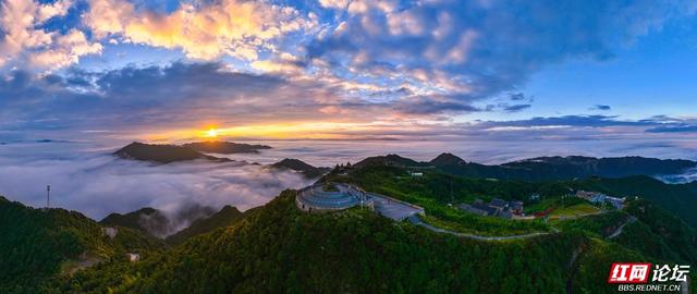 【每日一图@湖南】郴州回龙山巅：秋日云海与日出的浪漫邂逅