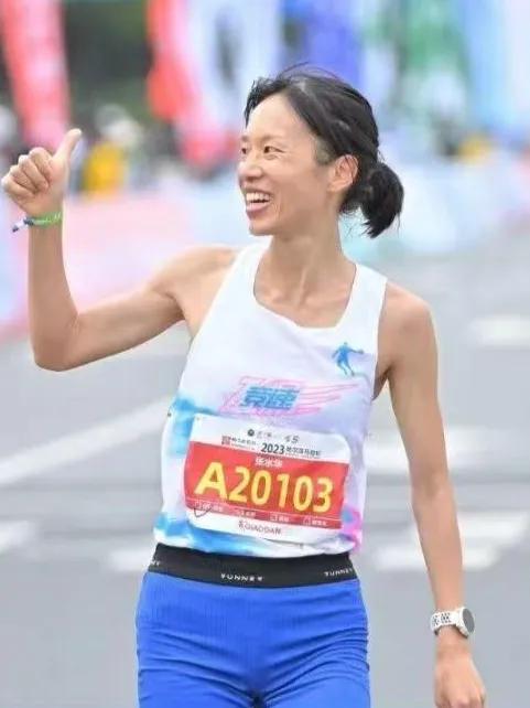 报了名的张水华在医院上班,没跑“家门口的”福州马拉松;护士长:是正常排班,没有特殊照顾也不会针对她;白岩松评张水华事件