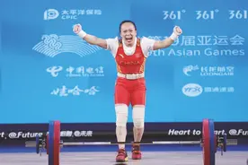 广西妹蒋惠花破49公斤级抓举亚运纪录 无奈挺举不敌“黑马”获银牌图片