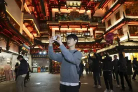 消费账单出炉！去年，外国游客来中国花了900多亿美元图片