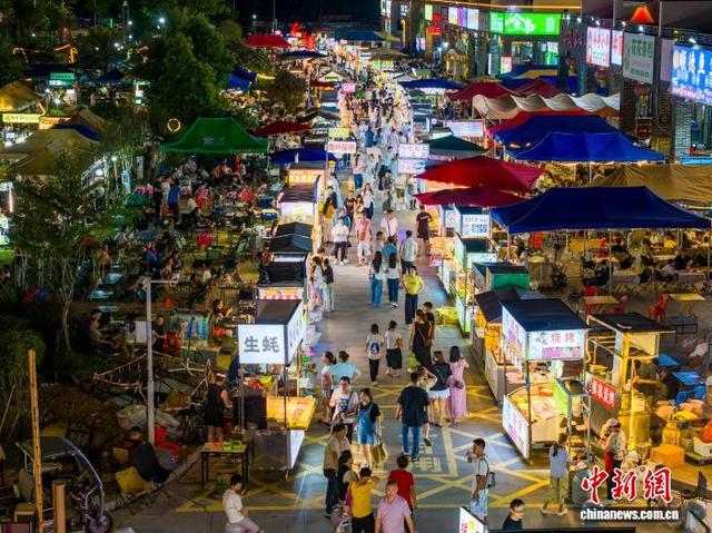 广西梧州：“烟火气”点燃夜市经济