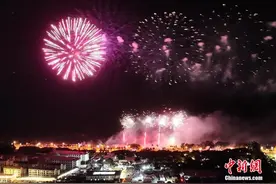 2025年海峡两岸春节焰火晚会在厦门与金门两地同时举办图片