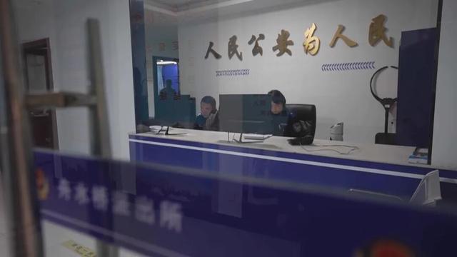 贵州一男子就餐时发现老板娘行为很“可疑”，仔细一听，果断报警！