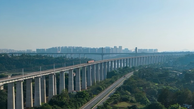 桥隧通南北·客货畅山海