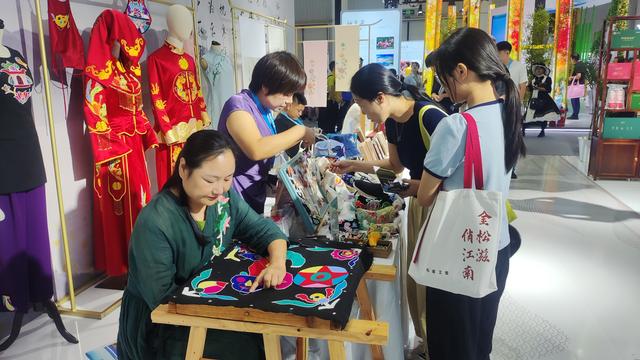 阳新“仙境烟火”惊艳文旅博览会 向世界发出诗画之约