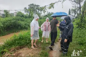 暴雨骤至，茂名滨海新区组建区镇村三级抢险队全力保民生图片