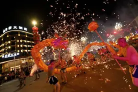 “火龙照夜空”！四川中江闹元宵活动好热闹图片