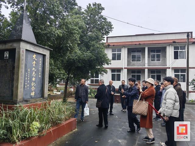 富顺县作家协会走进琵琶镇，共赏油茶花文化旅游盛宴