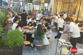 助力城市“烟火气”，四川南充嘉陵全面放开餐饮“外摆”图片