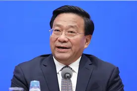 农业农村部党组书记：禁止给退休回乡干部职工分宅基地建房视频封面
