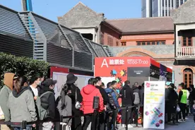 “潮巨匠”艺术玩具展：蒙奇奇、加啡猫、变形金刚……潮玩大咖搬来了马戏团图片