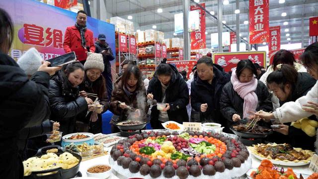 极境冰雪启新程 蝶舞黑河向未来——2025黑河市冰雪狂欢季盛大启幕