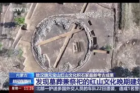 文化探源线索+1 红山文化积石冢发掘出土百余件玉器图片