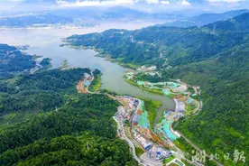 引江补汉取水口 热火朝天施工忙图片