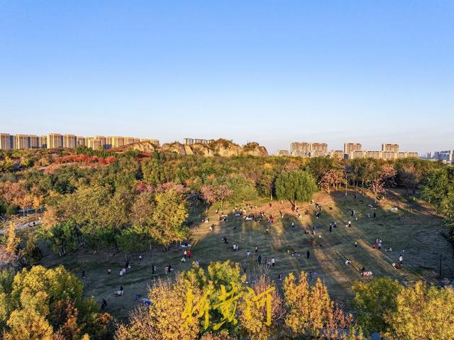 五彩斑斓入画来！卧牛山秋日氛围感拉满 | 新黄河AI音乐