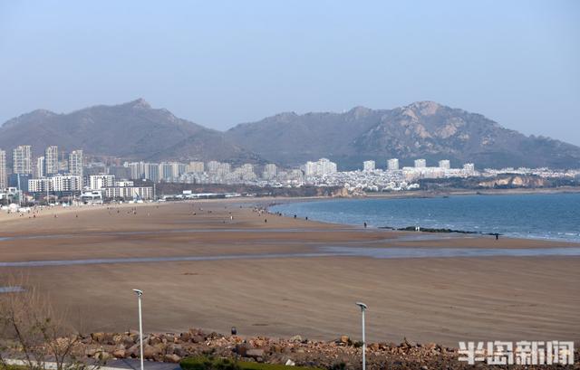 冬日暖阳映海滨