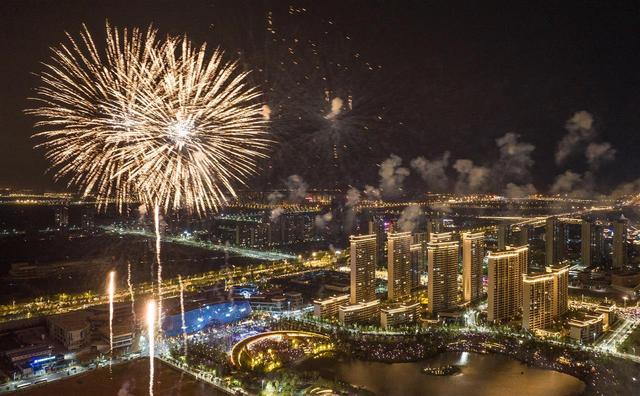 鄂西北三地千人联动，“鹿鸣邀约·银河之夜”2025七夕相亲游园盛典浪漫落幕